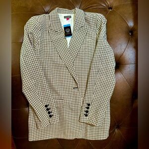 NEW! SZ large; Ladies blazer by Vince Camuto.